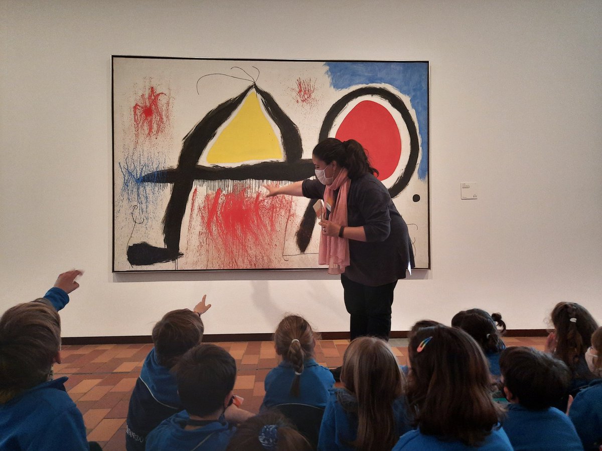 escolaguinardo's tweet photo. Avui les Zebres i les Girafes visitem la @fundaciomiro Quin artista! @FTrams @EscolesCoop https://t.co/39eFNqTcah