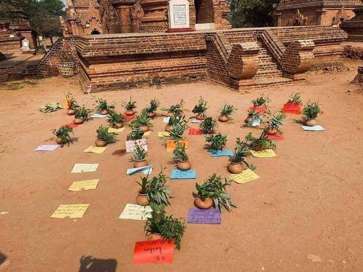 Atar Clay Pot Strike in #UNESCO Bangan this morning as an anti-coup protest instead of enjoying Thingyan.
#Apr13Coup
#WhatsHappeningInMyanmar
#NoFlyZoneInMyanmar