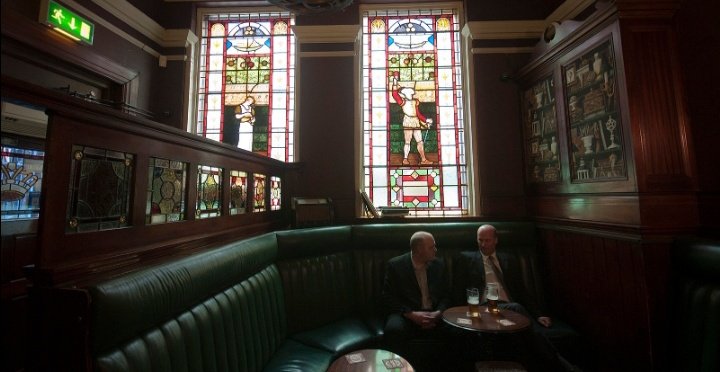Windows are lovely this pub is one of ten History pubs, called Crown Posada in Newcastle-upon-Tyne