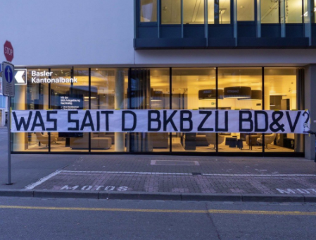 Chicken3gg's tweet photo. Was sagen die Sponsoren zu #BDV BD&V (Basel Dream & Vision AG aka Bernhard #Burgener)?
@BaslerKB #ORIS @Baloise_Group
#rotblaulive #DragAlong #Degen #TeamDegen https://t.co/COj5fsbu6R