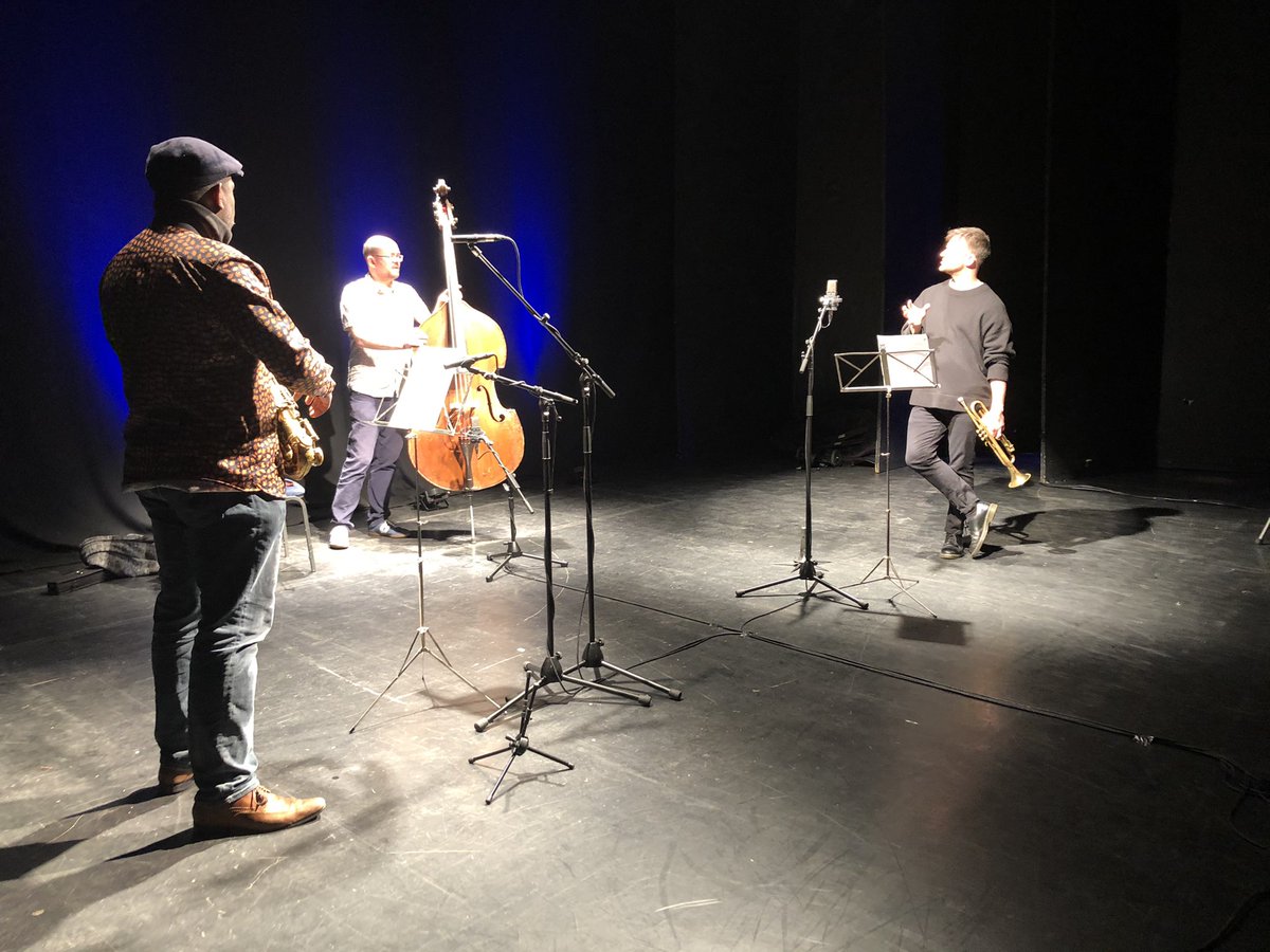 mendelsohntam's tweet image. Fine tuning @oliebrice ‘s Radar Commission for @JazzSouthUK with these phenomenal improvisers @JoYaNdEaRs @nickmalcolm recorded at De Le Warr Pavillion by @TimHProd coming to your internet streaming soon 💻📱📺
