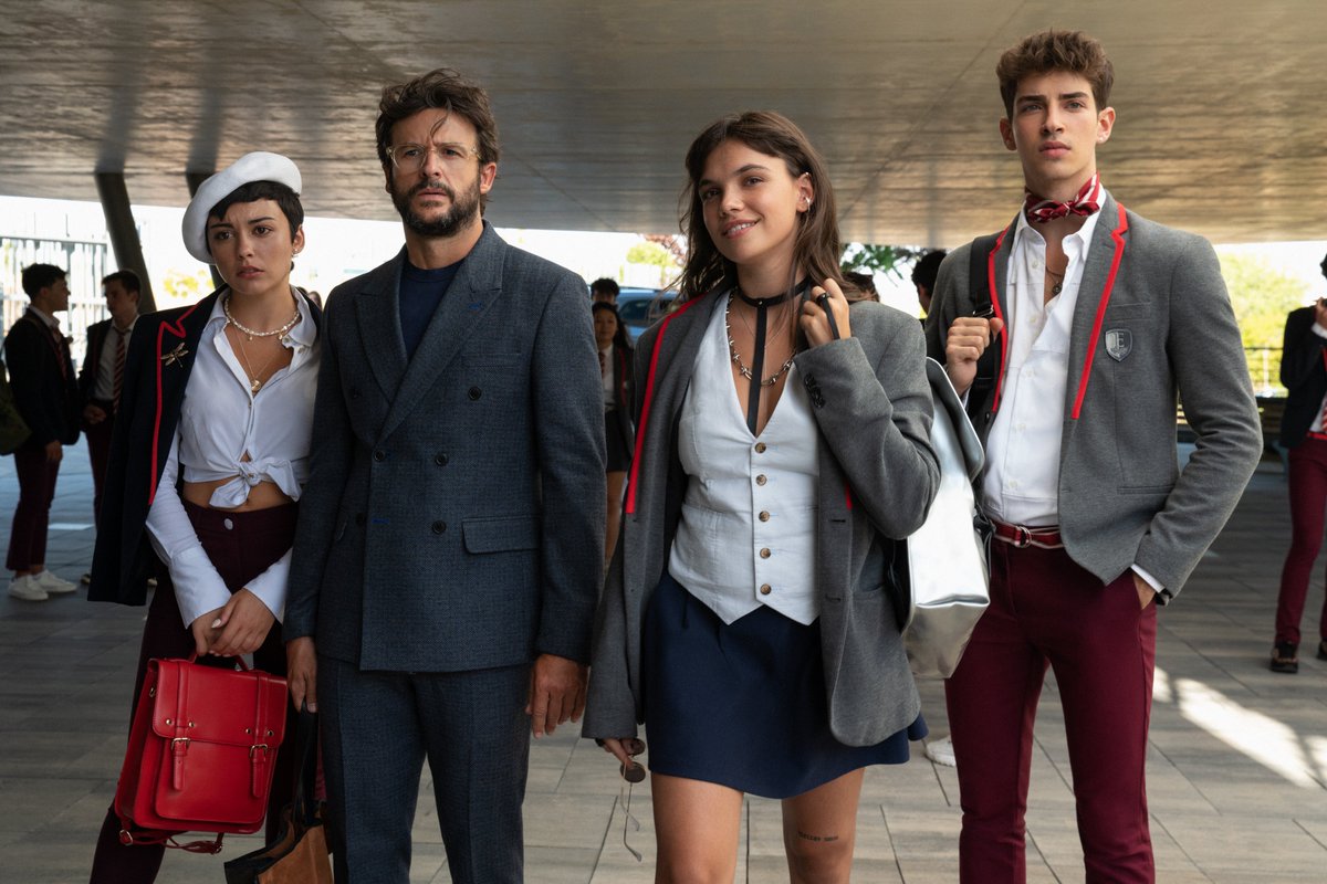 NetflixFR's tweet photo. Température prévue pour la rentrée : (très) chaude. 

Élite saison 4, le 18 juin. https://t.co/wknOsFE5WJ