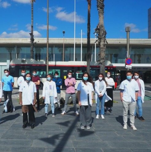 #Rosesquecuren és una iniciativa dels estudiants de 6è de medicina de l’<a href="/HospitaldelMar/">Hospital del Mar</a> amb col·laboració dels Amics de l’Hospital del Mar. 

Vols saber en què consisteix aquesta iniciativa? Obrim fil