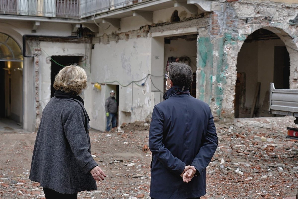 DarioNardella's tweet photo. Nel cuore di #Firenze nascerà il Nuovo Teatro dell'Oriuolo: uno spazio multifunzionale destinato a mostre, concerti e arti visive. Ridiamo splendore a un antico cortile del '500, con la demolizione di 2.200 m3 di cemento e amianto. Un luogo restituito a tutti i fiorentini. https://t.co/yKxdwypsWF