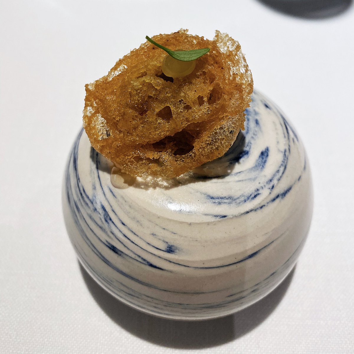 Menú degustación adaptado con los productos que forman parte del Sello de Calidad <a href="/Luxury_Spain/">Asociación Española del Lujo - Luxury Spain</a> en <a href="/LasarteBCN/">Lasarte Restaurant</a> de la mano del chef <a href="/PaoloCasagrande/">Paolo Casagrande</a> 
—Castañeta de cerdo Ibérico en tempura con Gel de Yuzo y Miel de Naranja y trufa blanca
<a href="/ArtMuria/">artMuria</a>