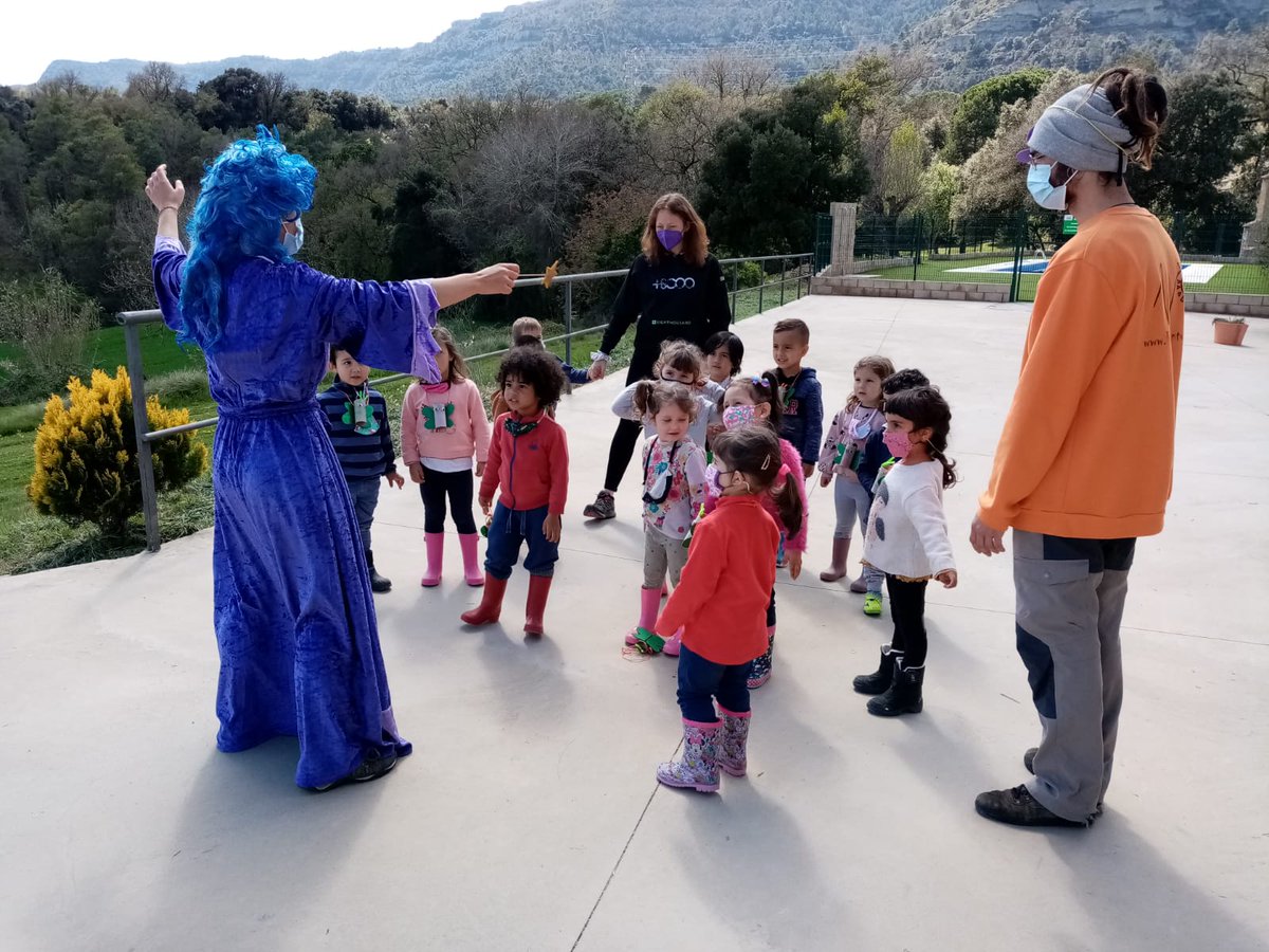 vedrunacent's tweet photo. Avui els Follets del bosc hem anat d'excursió i, amb l'ajuda del Follet Silvestre, al bosc hem buscat la Fada de la Primavera!!! #P3SSCC https://t.co/hfv9cgdbQo