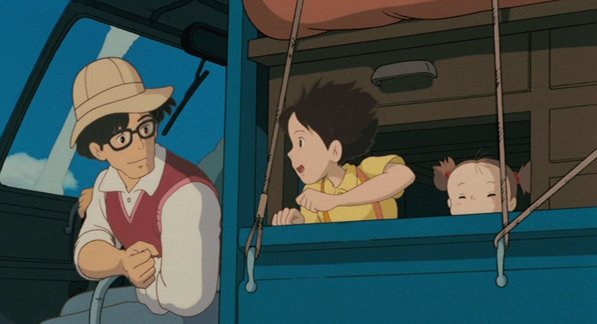 となりのトトロ』のOPで、サツキとメイたちはお父さんの運転するオート 