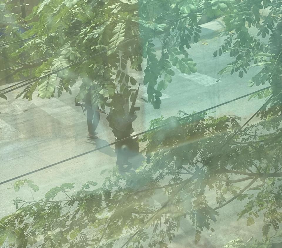 MilkTeaMM_MTAM's tweet photo. Armed forces terrorists opened more than 80 gunfire started at 9:20 am in #Myingyan because civilians run when they splashed with waters. One civilian got shot at arms. Citizens won't celebrate new year under Junta.
#WhatsHappeningInMyanmar
#Apr13Coup https://t.co/hHxJiPwRzc