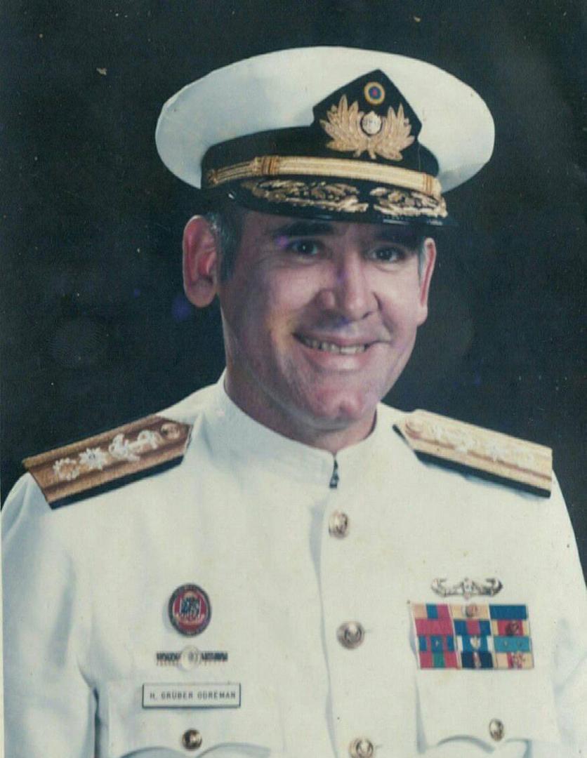 NicolasMaduro's tweet photo. Lamento la partida física de uno de los protagonistas del 27N de 1.992, el V/A Hernán Grüber Odremán. Un hombre leal a la causa bolivariana y revolucionaria. Mi abrazo y más sentidas condolencias a todos sus familiares, amigos y compañeros de lucha. ¡Honor y Gloria! https://t.co/rEuzC3bJhd