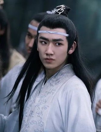 Also from the Lans, we have Lan Jingyi, aka Lan Sizhui's loudmouth BFF. Snarky on main and not afraid to tell you to shut up.
