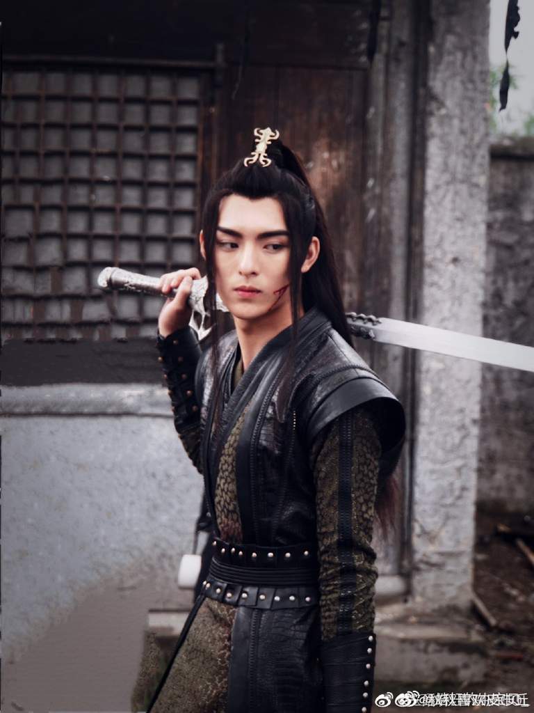 And then there's the Yi City Squad. Let's start with Xue Yang, a sexy murder puppy whose main emotions are Stab and Flirt. Does not make good life choices, but does so in a very compelling way.