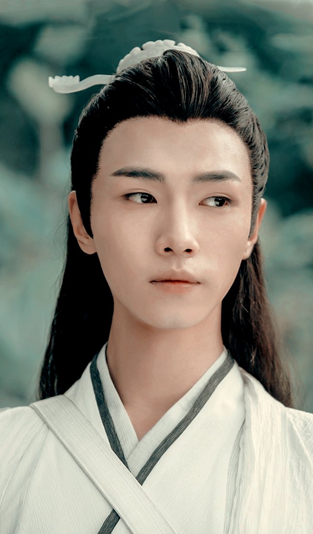 Next is Xiao Xingchen, aka the bright moon and gentle breeze. Too good for this sinful world. Gay for Song Lan (and possibly Xue Yang, depending on your preferences).