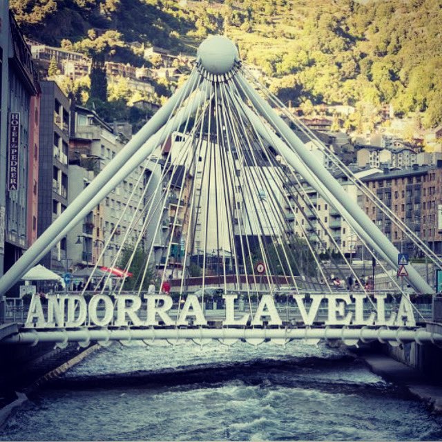 PasconaMontsant's tweet photo. Molt #bondia família! Vinga amunt que ja es #vimarts! Avui toca #pasconitzar #andorra🇦🇩 #vesaperelsteusomnis #cellerpascona #30anyspasconitzant #salutivi💪🍷 https://t.co/bnpoixJMhw