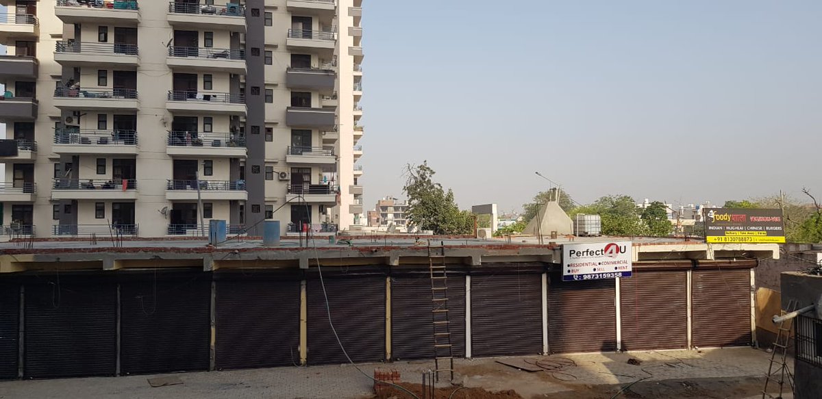 COMMONMAN0056's tweet photo. @cmohry @mc_fbd @PMOIndia
@DC_Faridabad @police_haryana
 @FBDPolice @aajtak @NavbharatTimes
 @JagranNews
Illegal shops are ready under the nose of Haryana Authorities between KSTWhispering Hghts &amp; Amolik Hghts Sec-88, Fbd. https://t.co/jAaKUPH3oS