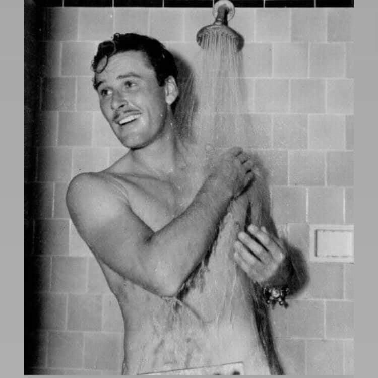 Since showers are hot on Twitter, here's Errol Flynn.pic.twitter.com/A...