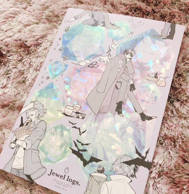 再録本届いた〜表紙のホロ箔かわいくないですか!??本文はすみれ色だよ☺️ 