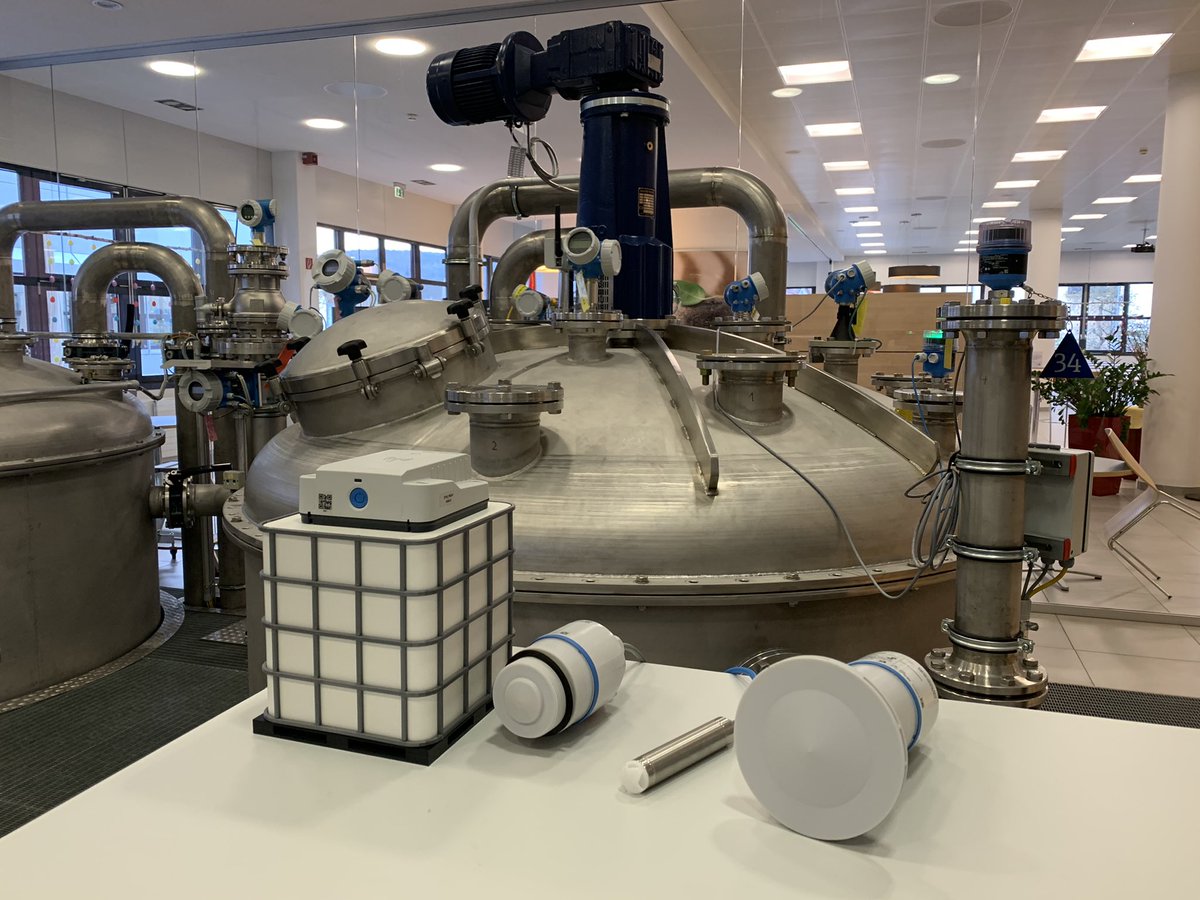 FlorianFal's tweet photo. #levelmeasurement in #water and #wastewater. 
The brand new #waterpilot #FMX11 the hydrostatic level probe for water applications.
Newest #Radar technology by using #Micropilot #FWR30 and #FMR10 and #FMR20 https://t.co/uTO3apVHhL