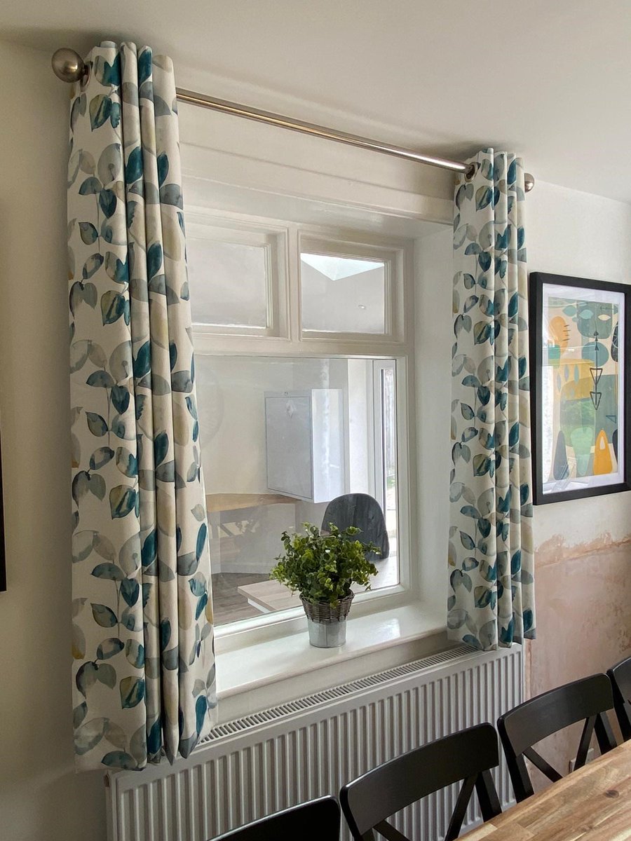 BridgeInteriorC's tweet image. 🔷 We love a matching set of curtains and roller blinds!
Co-ordinating your window furnishings helps to establish a running theme throughout rooms, especially if your other interiors are linked like this establishment has!

#interiordesign #contractcurtains #rollerblinds