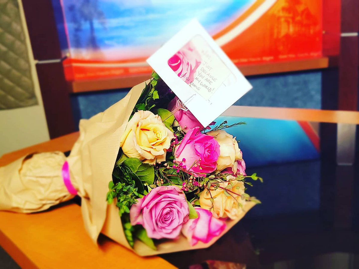 nazyjavid's tweet photo. SPECIAL DELIVERY! This sweet surprise came exactly when I needed some cheering up. What a good husband he is 💕. I'm very grateful 🙏. Love you Wilson! #gratefulheart #grateful #gratitudepost #appreciationpost #thankful #blessed #blessedyes #attitudeofgratitude #specialdelivery https://t.co/g3olpiRuVe