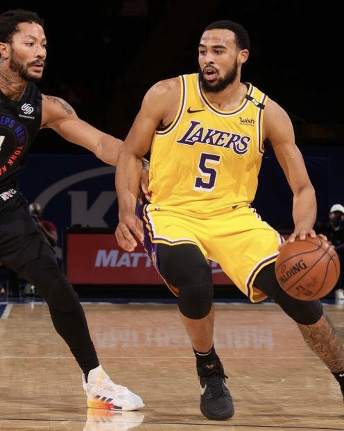 LakeShowScoop's tweet photo. How it started            How it's going https://t.co/1q3pZsBXK3