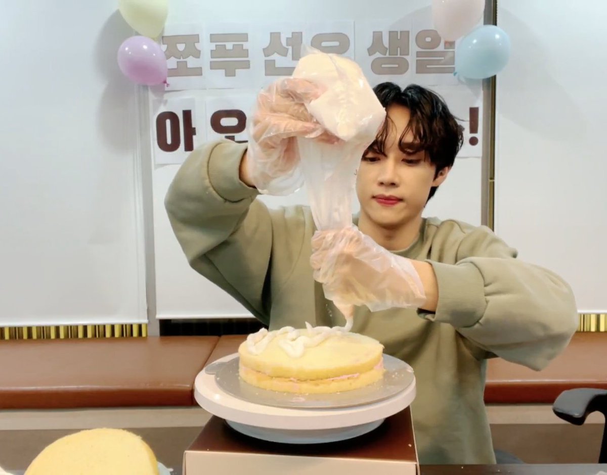 He& #39;s so tiny </3