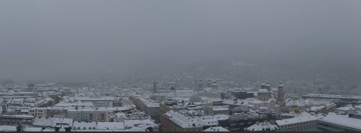alpen_wetter's tweet photo. #Aprilschnee ist in #Innsbruck (geschlossene Schneedecke) selten geworden. In den letzten 20 Jahren nur in den Jahren 2001, 2003, 2008, 2015 und zuletzt 2017. Von 1971-2000 gab es hingegen im Schnitt jedes Jahr im April 1,9 Tage mit Schnee.

📷 https://t.co/CWK0UIDAOL https://t.co/qvCjVnlv5Q