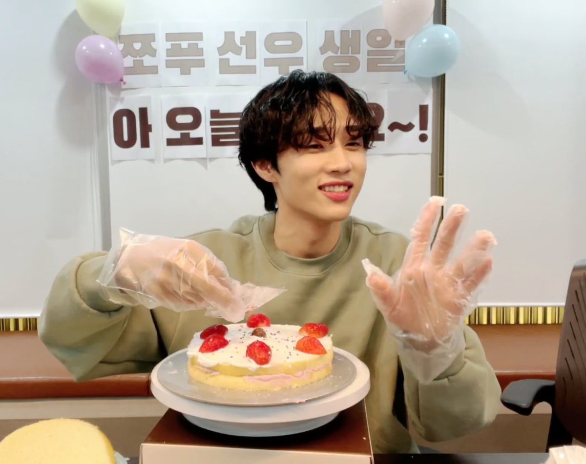 He& #39;s so tiny </3