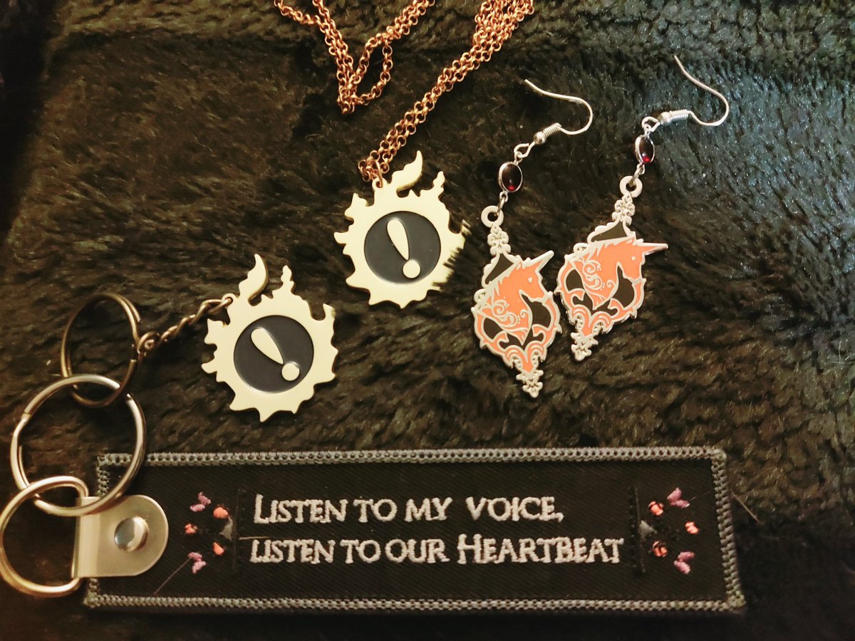 FAN MERCHsupport artists!!!!!drk keychain from @/fiveonthemsq keychain + necklace from @/clinkorz the earrings were a gift, i don't actually know where they're from a