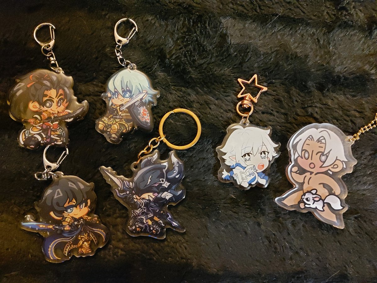 separated the reversible keychains from the rest so that i could show both sides of them hehehe