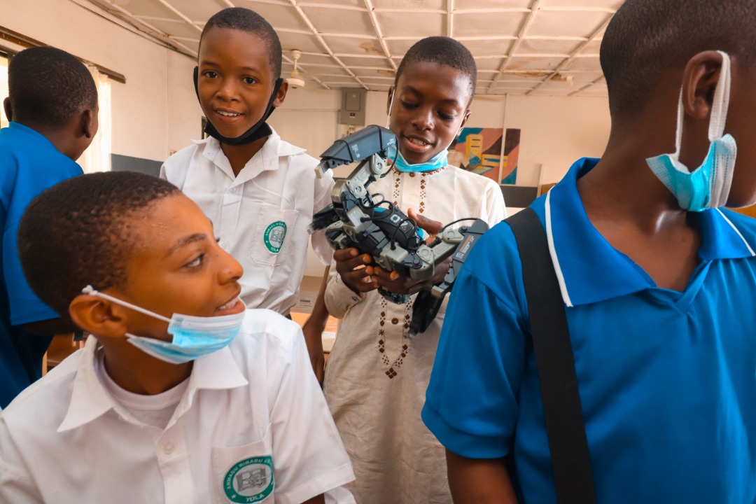 Northeast_iHub's tweet photo. Last Friday, we were at Ahmadu Ribadu College for the Young Innovators Club. You will recollect that Mekamon, an unparallel #STEAM learning device made its debut at the club to help students with STEAM education.
The students learnt robotics and how to operate #Mekamon.
#NEHIH https://t.co/PH45CIUZ7g