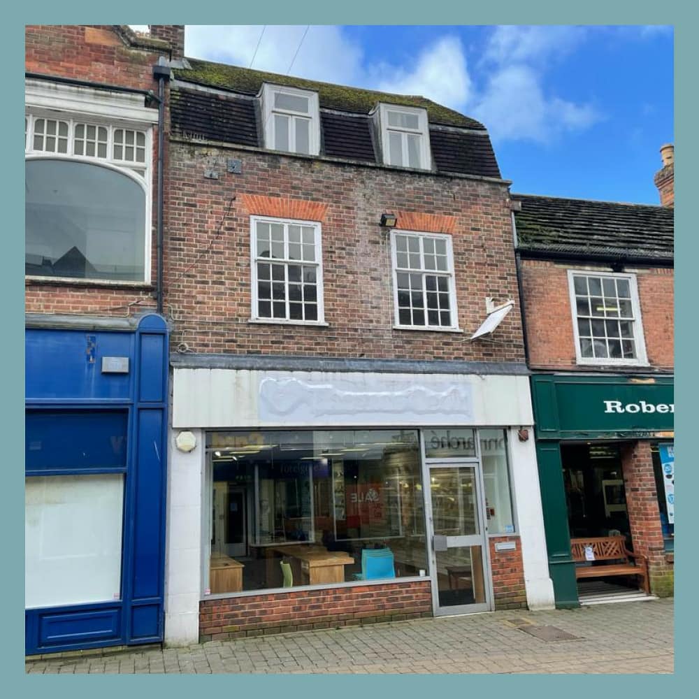 HyphaStudios's tweet photo. Applications close for our #horsham opportunity tomorrow at 6pm! #applynow #freeprojectspace for 6 weeks. #savethehighstreet #supportcreativity https://t.co/B4dxMjOVBW
