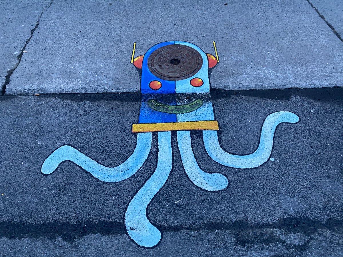 Hello! Something fishy is going on in #Ennis! These #sea  #creatures arrived in recent days - they must have popped onto our streets through the drains and manholes they still cling to!  Children will 💕 them! #streetart #art #fun #streetstyle #EverybodyLovesEnnis