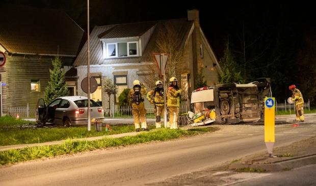 Gewonde bij zwaar ongeval tussen auto's op Appelaarsedijk - ..