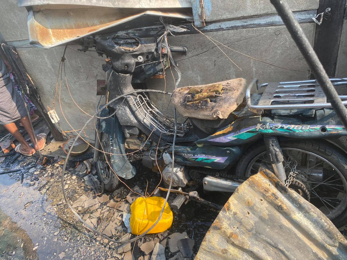IrrawaddyNews's tweet photo. A total of 21 houses burned down in a fire near the Shwe Mann Taung golf course in #Mandalay  Region’s Aungmyaythazan Township on Apr. 13. (Photo: CJ) 

#WhatsHappeningInMyanmar https://t.co/lhVgipZb9A