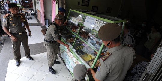 Warteg engga perlu dirazia saat bulan puasa, karena yang tidak berpuasa juga banyak. Kalau warteg dan tempat makan lain ditutup umat beragama lain mau makan apa? Jadi sama2 saling menghormati aja, salam damai✌.