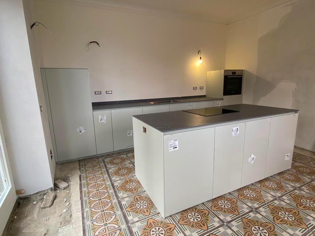 L2Gshop's tweet photo. In una #villa del 900, in ristrutturazione, sul #lago di #Lecco abbiamo appena installato una #cucina #Binova modello #Bluna laccato opaco grigio con box e top in gres charming amber.
#Showroom #BinovaMilano via Durini 17 ang. Gall. Strasburgo 3
https://t.co/7L3D2CtOTW https://t.co/bT5Ni6ok2U