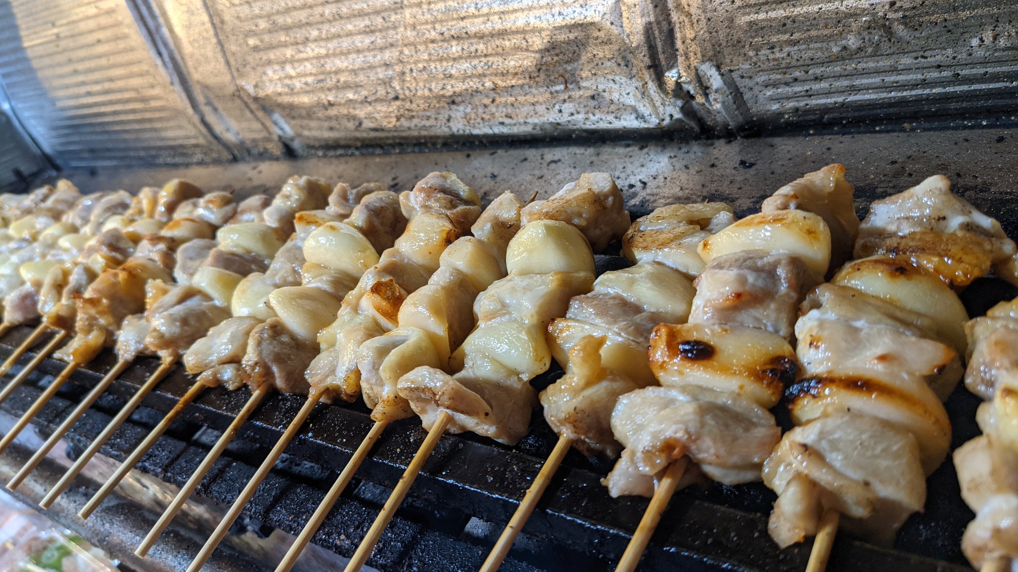 串王黒川号 個人的に好きな串のベスト３に入る鶏にんにく串です 串王 焼鳥 焼き鳥 にんにく T Co Vtqy0oowfy Twitter