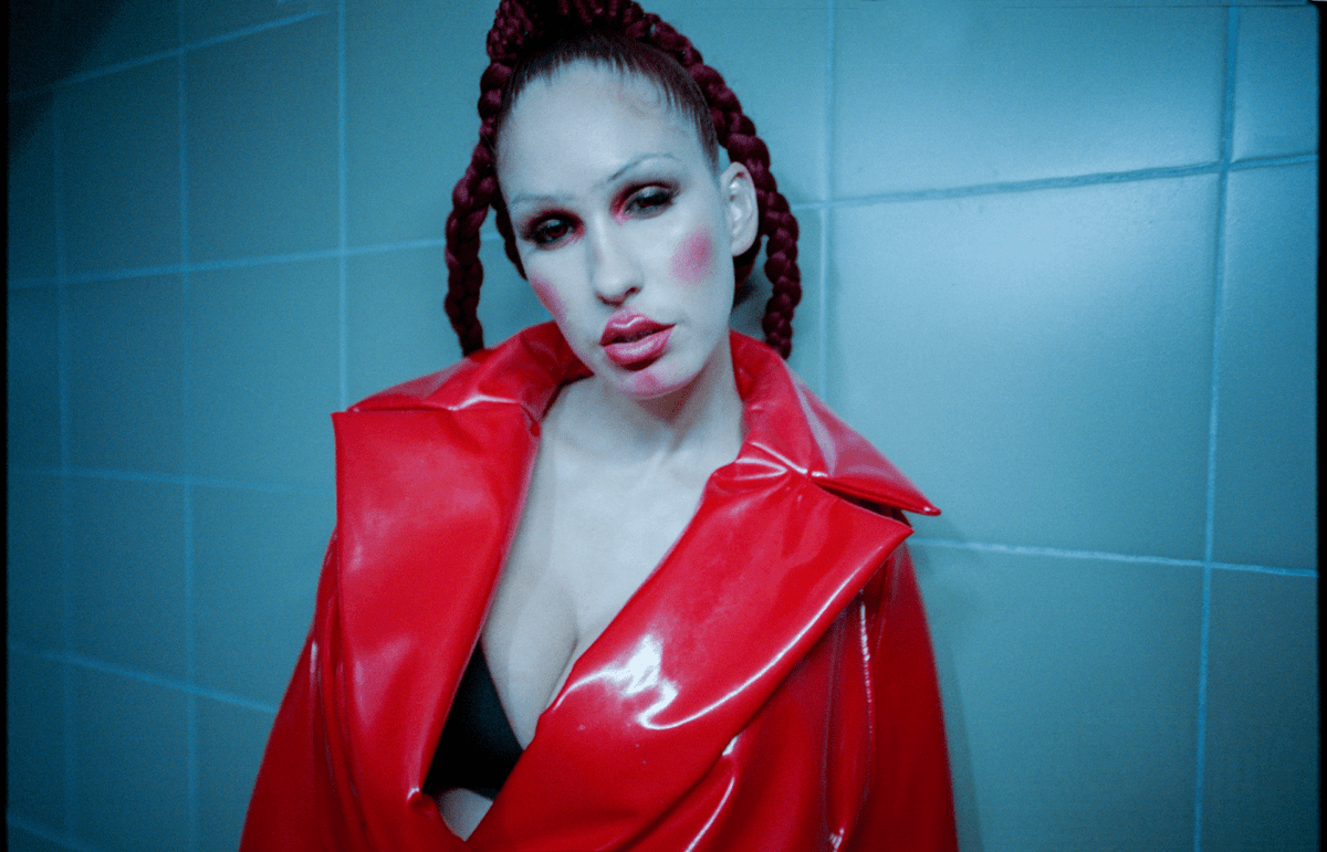 Eartheater (<a href="/younggummystone/">TRINITY VIGORSKY</a>) released new video Faith Consuming Hope and speaks with us about it’s meaning and how it all came to be. 

en.tight.media/post/eartheate…