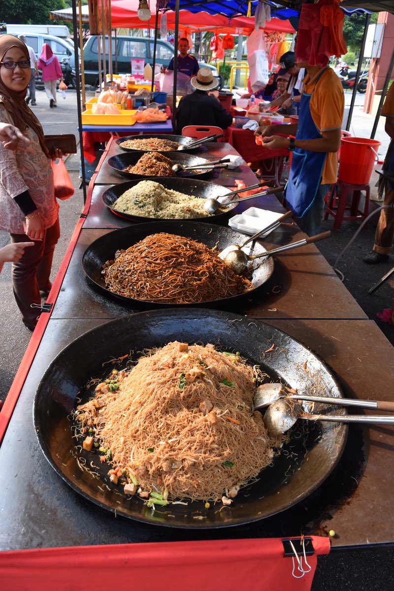 Makanan makanan yang wajib dibeli di bazaar Ramadhan. Korang wajib beli apa dekat bazaar?