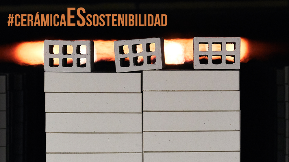 🔥🧱En el proceso de secado y cocción de los productos cerámicos se consume la mayoría de la energía, por ello nuestros fabricantes han optimizado el proceso para reducir esta demanda hasta un 20%. Descubre cómo: bit.ly/FABRICAEFICIEN… #cerámicaESsostenibilidad