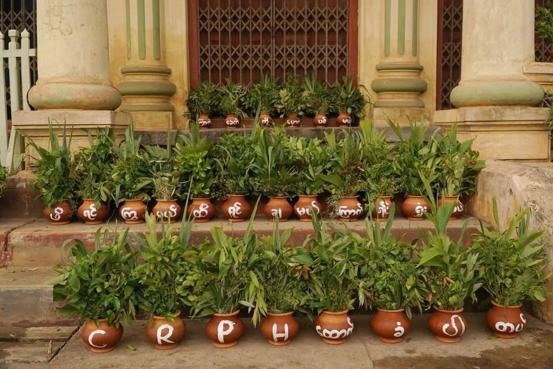 NitarLwin's tweet photo. Today is the first day of Thingyan and it’s a tradition to welcome new year with “Atar Clay Pot”. Instead, youths in Kyaukmae, Shan State, did Atar Clay Pot Strike against dictatorship today.
#Apr13Coup #WhatsHappeningInMyanmar #NoFlyZoneInMyanmar https://t.co/b57Izn3QiQ