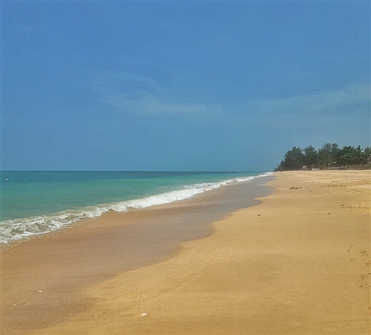 Felipe_UNODC's tweet photo. Blessed to be in this beautiful, generous and safe country #Thailand and enjoy the kindness and refinement of its people. #HappySongKranDay2021 to my dear #thai and foreign colleagues from the soothing waters of the #AndamanSea https://t.co/Ik7EIsOtKQ
