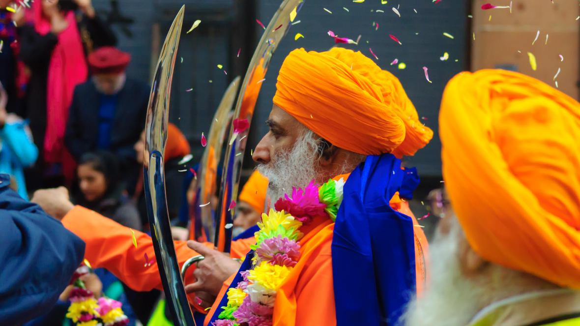   Wishing everyone a Happy Vaisakhi. This festival marks our duty as Sikhs to stand up for justice, fight for freedom & see all of humanity as one   #SikhVaisakhi  #SikhFoodBank  #ScottishSikhsਵਿਸਾਖੀ ਦੀਆ ਲੱਖ ਲੱਖ ਵਧਾਈਆਂ