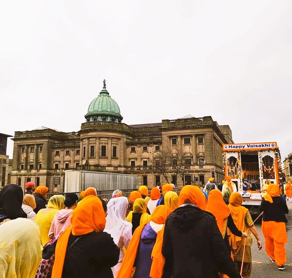   Wishing everyone a Happy Vaisakhi. This festival marks our duty as Sikhs to stand up for justice, fight for freedom & see all of humanity as one   #SikhVaisakhi  #SikhFoodBank  #ScottishSikhsਵਿਸਾਖੀ ਦੀਆ ਲੱਖ ਲੱਖ ਵਧਾਈਆਂ