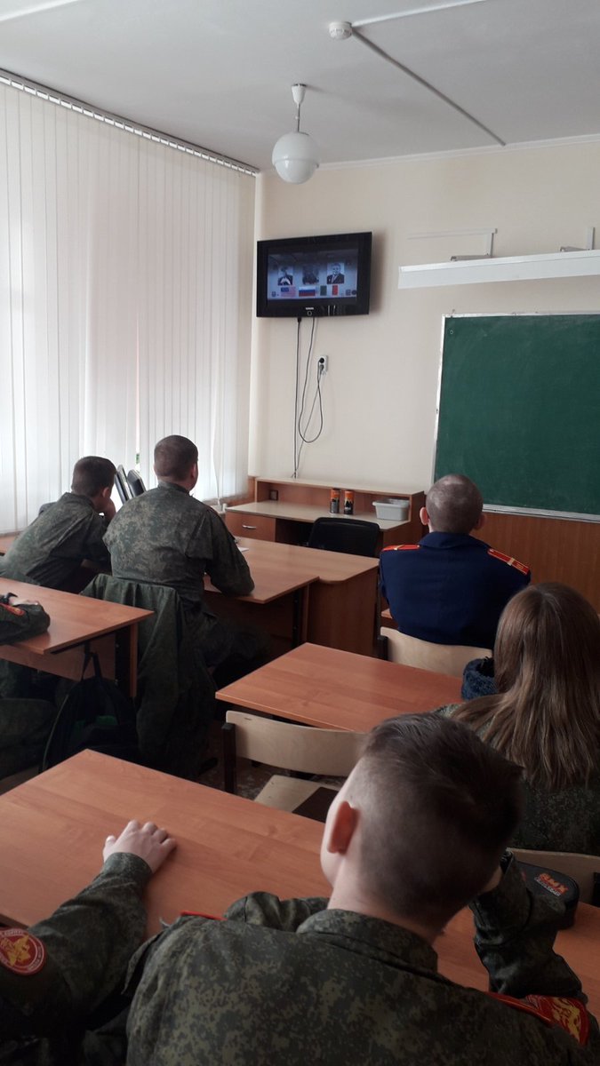 Сегодня, 12 апреля, в день 60 летия полета первого человека в космос, во всех классах прошел Гагаринский урок. 
Ребята разных возрастов с неподдельным интересом слушали, смотрели  и  рассказывали сами о Гагарине, о космической Самаре, о космосе и  космонавтике.