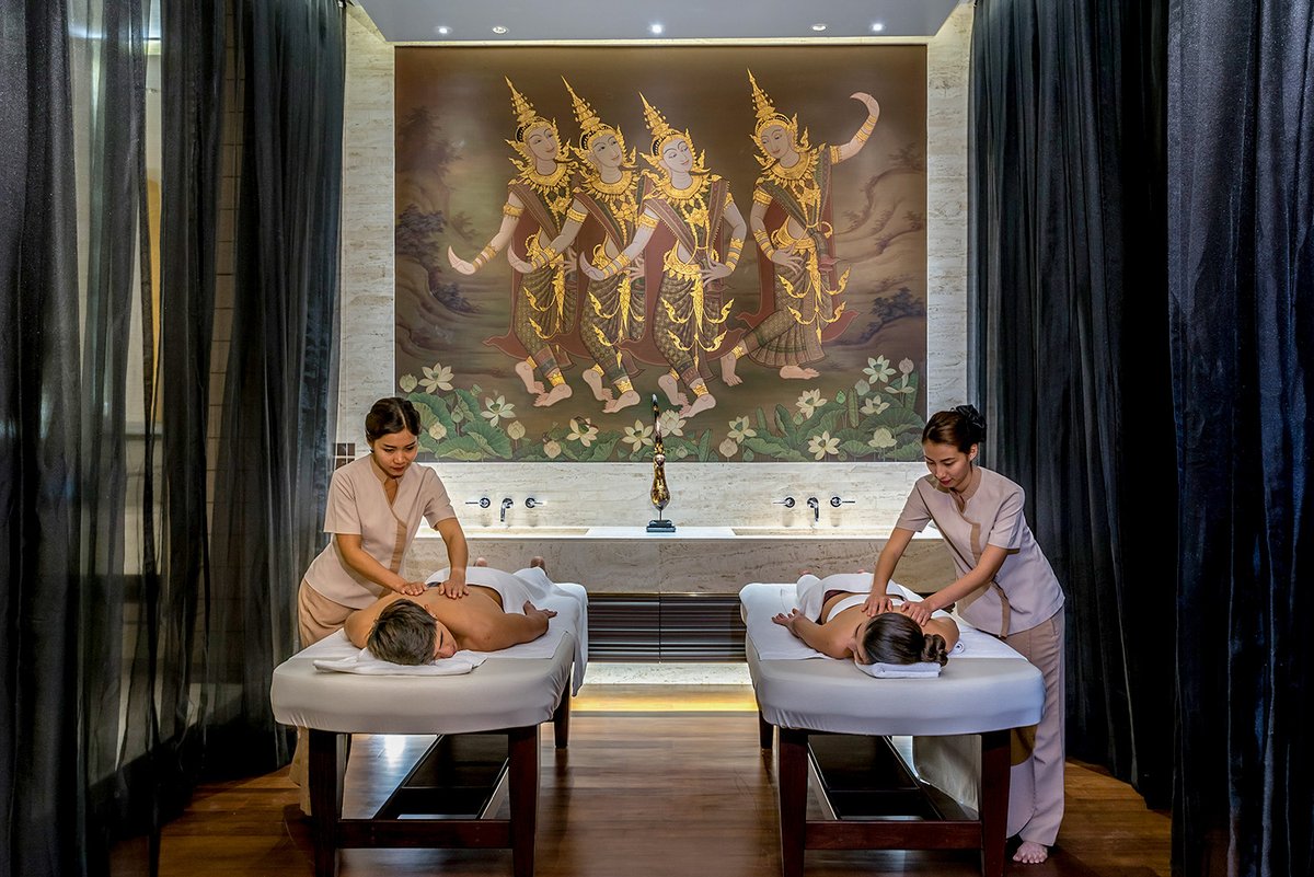 PullmanBangkok's tweet photo. ชวนคุณมานวดสปาผ่อนคลาย ณ เลอ สปา พบกับข้อเสนอพิเศษลดมากกว่า 70% นวดสปา 90 นาที ราคา 990 บาทสุทธิ จองนวดสปา คลิก https://t.co/eBiAiX9xXe Enjoy 90-min body massage and body scrub at Le Spa.
#PullmanKingPower #LeSpa #aromatherapy #สปา https://t.co/zha6xSgEZr