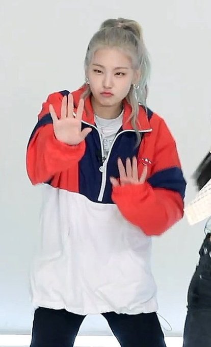 she can even dance while pouting  #ITZY  #있지  #YEJI  #예지