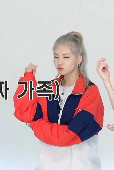 she can even dance while pouting  #ITZY  #있지  #YEJI  #예지