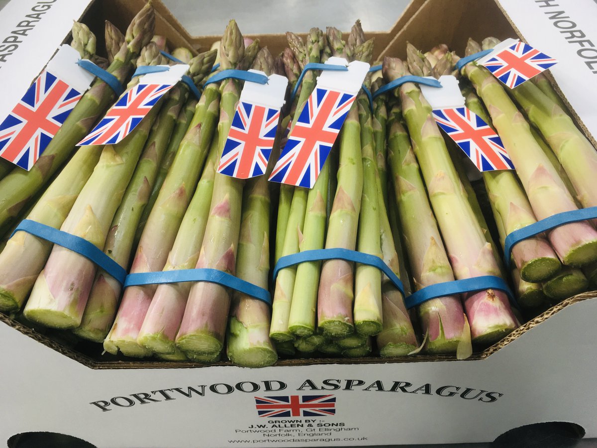 After a slow start we are now easing into production and can start supplying some of our local businesses friends with our asparagus. We will post information as they take delivery.....