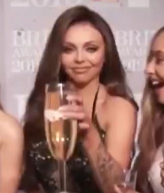  #JesyNelson as Bambi —a short thread: